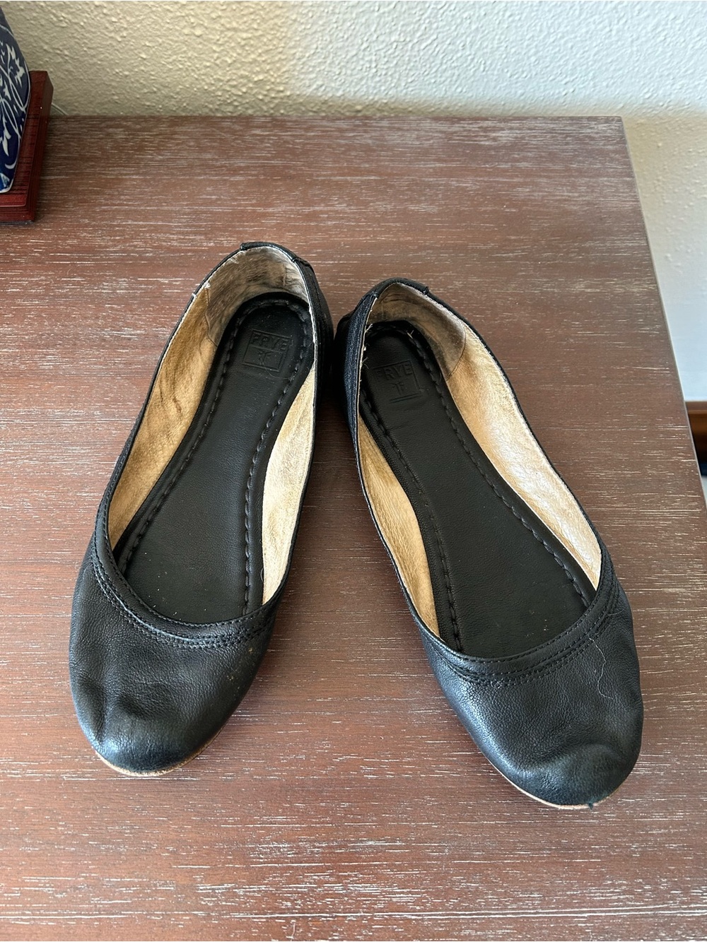 Frye Ballet Flats - Black Leather - size 6 - Picture 3 of 5